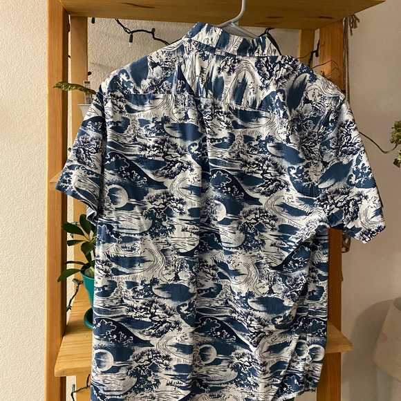 Express Beach Button Up - Picture 2 of 3